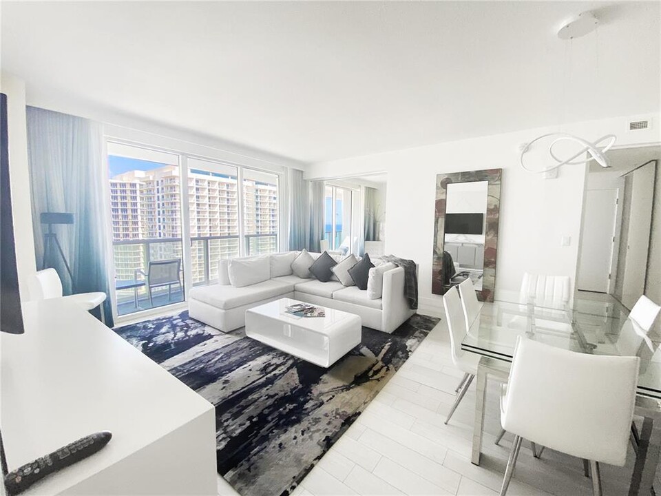 3101 Bayshore Dr, Unit 1804 in Fort Lauderdale, FL - Foto de edificio