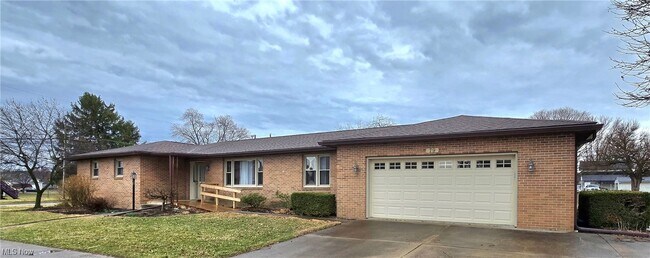 79 W 2nd St in Frazeysburg, OH - Building Photo - Building Photo
