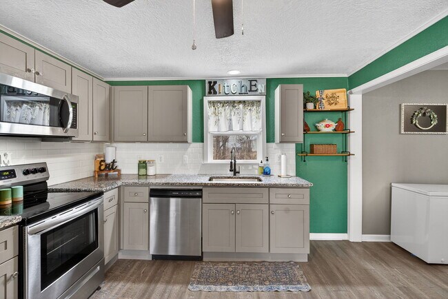 513 N College St in Richmond, MO - Building Photo - Building Photo