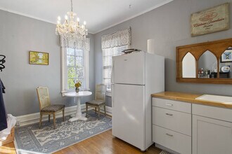 633 College St, Unit 633 B in Macon, GA - Foto de edificio - Building Photo