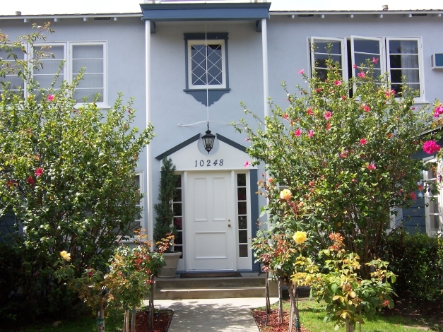 10246-10250 Riverside Dr in Toluca Lake, CA - Building Photo