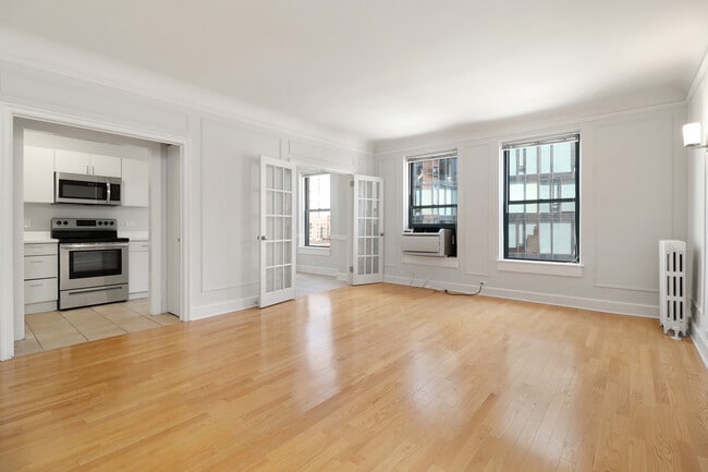 10 W Elm St in Chicago, IL - Building Photo - Building Photo
