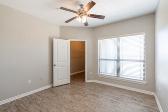 Lakeside 121 Apartments in Lewisville, TX - Foto de edificio - Interior Photo