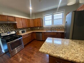 7659 W Sunset Dr in Elmwood Park, IL - Building Photo - Building Photo