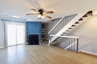 4393 Pembrook Village Dr in Alexandria, VA - Building Photo - Building Photo