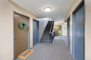 Waterford Manors in Manchester, MO - Building Photo