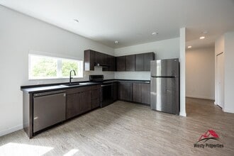 4647 SE 40th Ave in Portland, OR - Building Photo - Building Photo