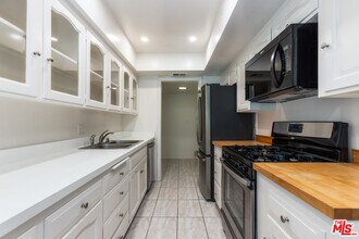 6732 Hillpark Dr in Los Angeles, CA - Building Photo - Building Photo