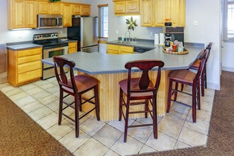 1600 Elmwood in Rochester, NY - Foto de edificio - Building Photo