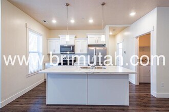 4645 Locust Ln E in Holladay, UT - Building Photo - Building Photo