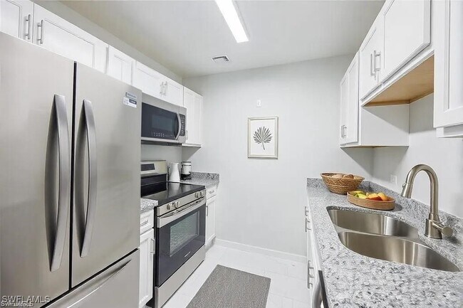 property at 3225 E Riverside Dr