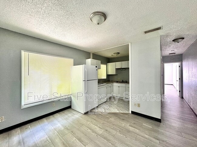 property at 619 S Walnut St