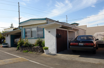 Paradise Mobile Home Park in Kent, WA - Building Photo - Building Photo