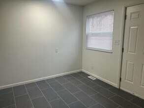 1975 Dunbar Dr, Unit E in Columbus, OH - Foto de edificio - Building Photo