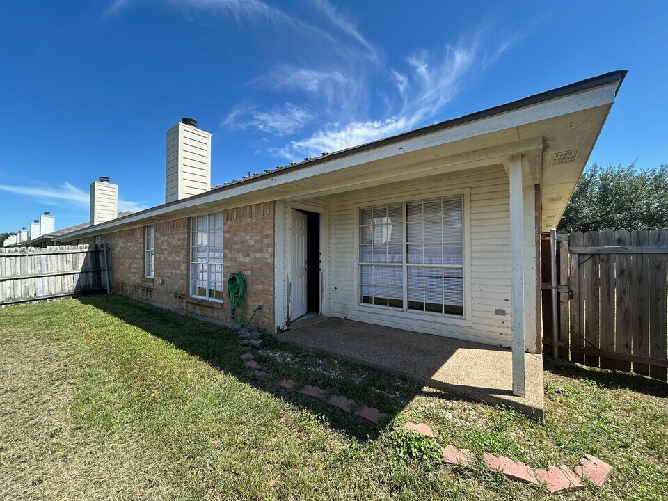 10100 Valencia Dr in Waco, TX - Building Photo