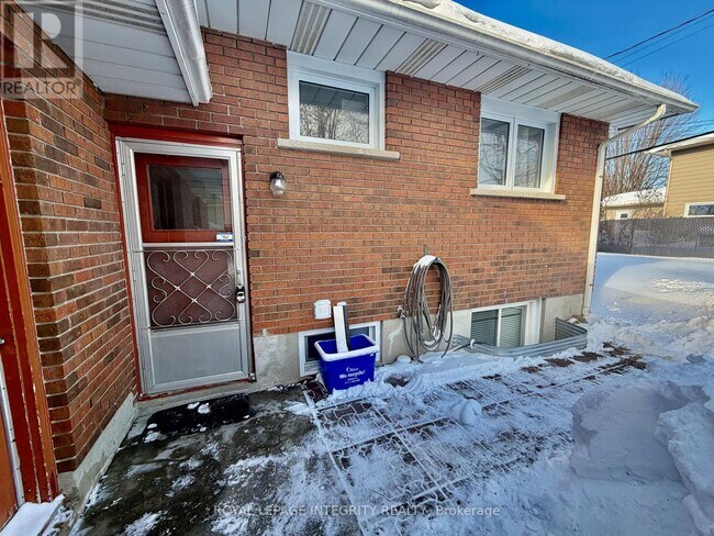 2175 Martha Ave in Ottawa, ON - Building Photo - Building Photo