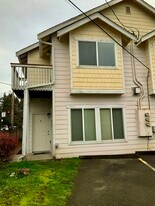 501 N 105th St in Seattle, WA - Building Photo