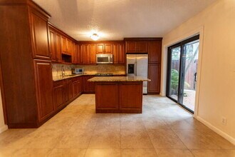 2060 SW 90th Ave in Davie, FL - Foto de edificio - Building Photo