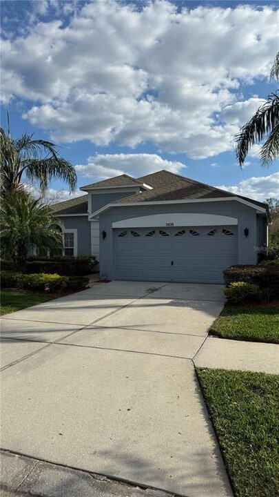 11435 Dutch Iris Dr in Riverview, FL - Building Photo