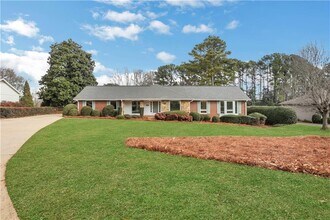 600 Rounsaville Rd in Roswell, GA - Building Photo - Building Photo