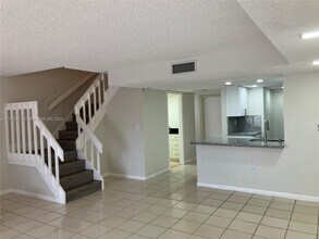 10695 SW 76th Terrace in Miami, FL - Building Photo - Building Photo