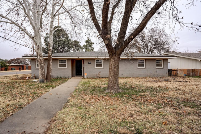 2826 54th St in Lubbock, TX - Foto de edificio - Building Photo