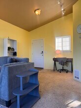 438 10th Ct in Coos Bay, OR - Foto de edificio - Building Photo