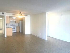 3461 Clark Rd in Sarasota, FL - Building Photo - Building Photo