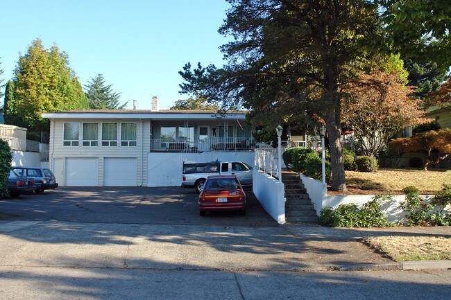 3535 SE Tibbetts St in Portland, OR - Building Photo - Building Photo