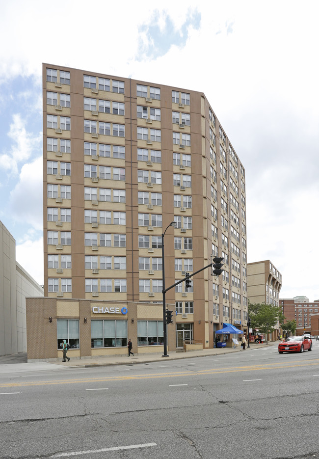 Sheridan Lake - 6401 N Sheridan Rd in Chicago, IL - Building Photo - Building Photo