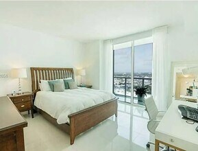 1900 N Bayshore Dr, Unit 3612 in Miami, FL - Building Photo - Building Photo