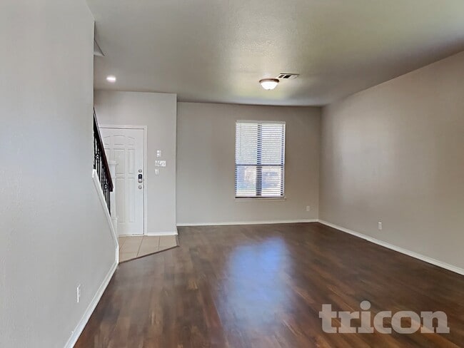 320 Apricot Dr in Kyle, TX - Foto de edificio - Building Photo