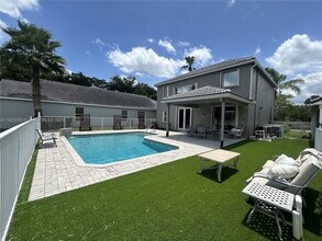 5708 S Plum Bay Pkwy in Tamarac, FL - Building Photo - Building Photo