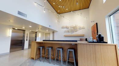 Zephyr Apartments in Seattle, WA - Foto de edificio - Building Photo