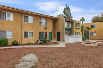 Sun Valley Gardens in El Cajon, CA - Foto de edificio - Building Photo