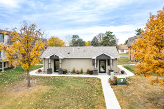 Greenfield Estates in Mounds View, MN - Foto de edificio - Building Photo