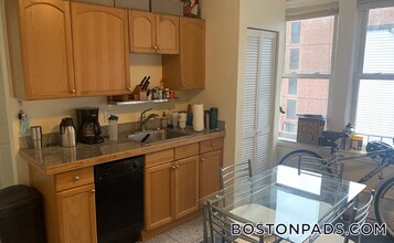 224 Hanover St in Boston, MA - Foto de edificio - Building Photo