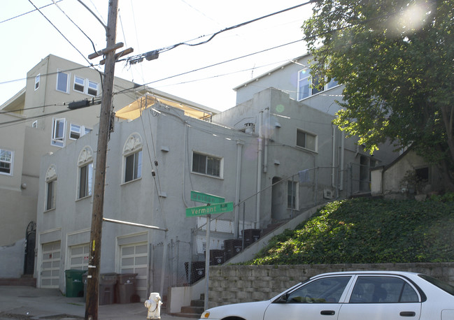 954 Vermont St in Oakland, CA - Foto de edificio - Building Photo