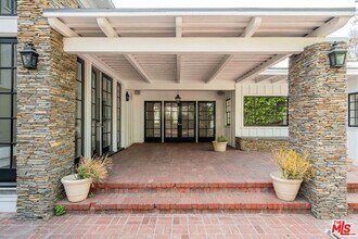 548 Alma Real Dr in Los Angeles, CA - Building Photo - Building Photo