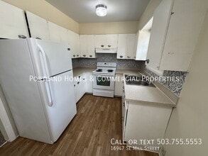 16947 SE Mill St in Portland, OR - Building Photo - Building Photo