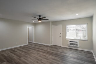 La Pat Courtyard Apartments in Westminster, CA - Building Photo - Interior Photo