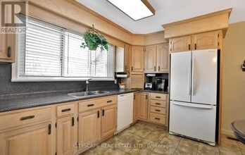 729 Parker Crescent in Burlington, ON - Building Photo - Building Photo