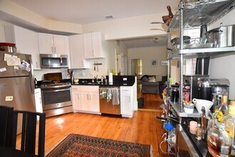 135 Otis St, Unit 1 in Cambridge, MA - Foto de edificio - Building Photo