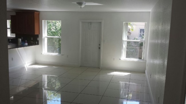 2605 NW 31st St in Miami, FL - Building Photo - Building Photo