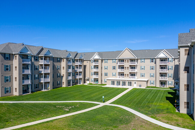 Eastland Court Senior Apartments in Independence, MO - Foto de edificio - Building Photo