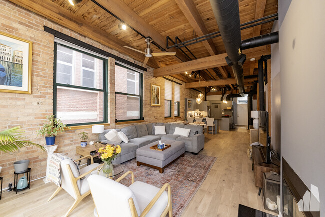 property at 1737 N Paulina St