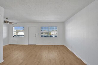 3220 NE 10th St, Unit #13 in Pompano Beach, FL - Foto de edificio - Building Photo