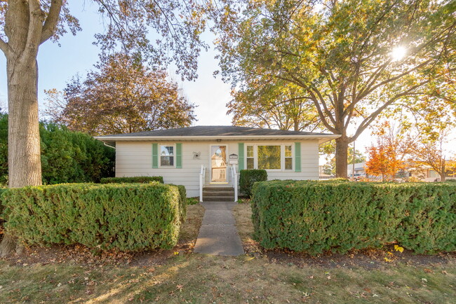 1422 Parkway Ave in Cedar Falls, IA - Building Photo - Building Photo