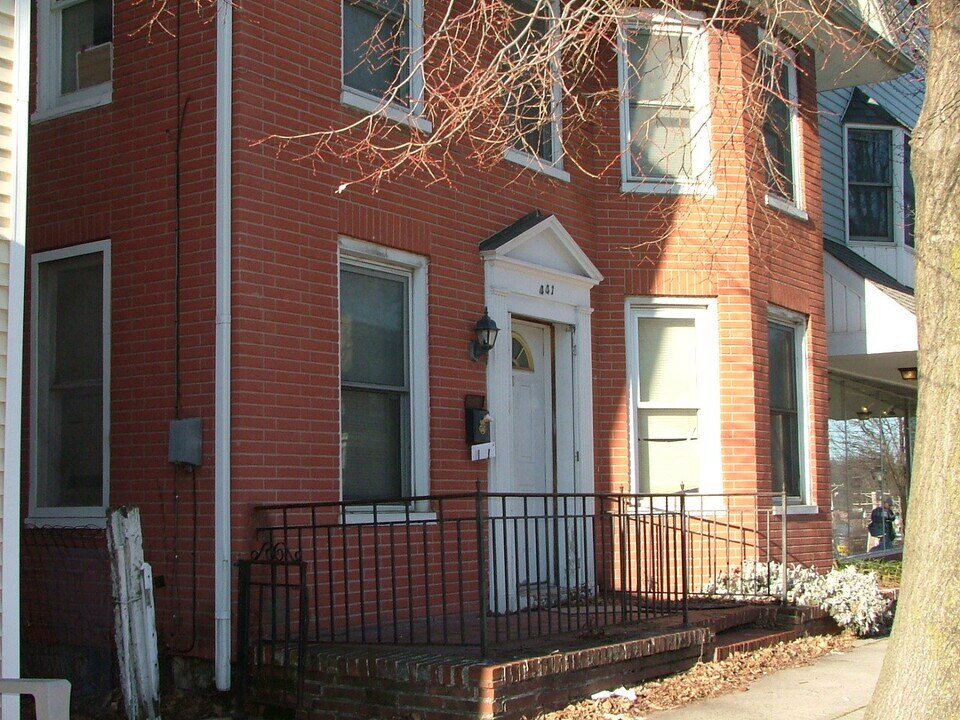 441 E King St in Shippensburg, PA - Building Photo