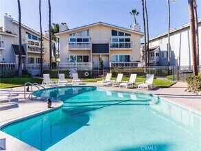 16276 Pacific Cir in Huntington Beach, CA - Building Photo - Building Photo